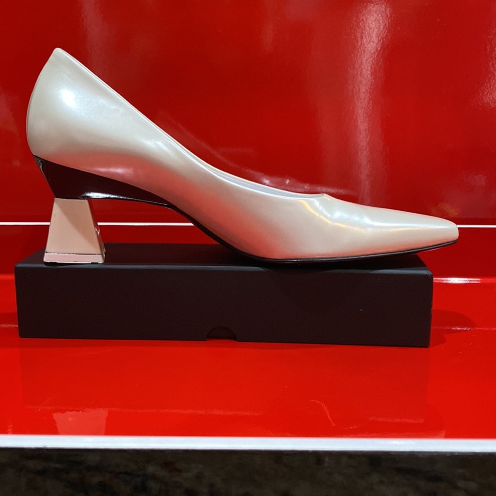 Escada VTG White Pearl Patent Leather Pumps Angular heel NWT Sz 6